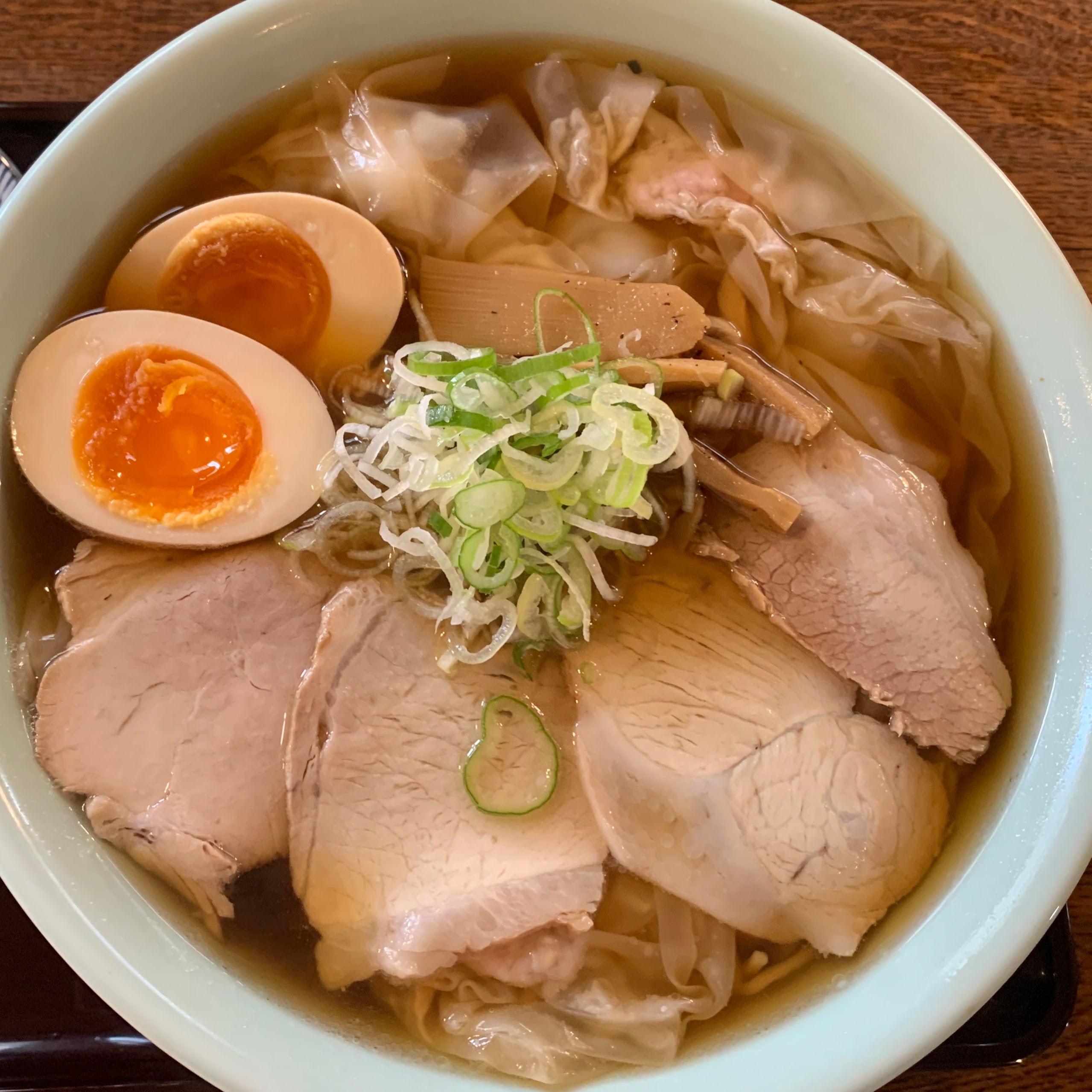 2026/10/12に桶屋がボーカルが投稿した、ワンタンメンの満月　三鷹店の料理の写真