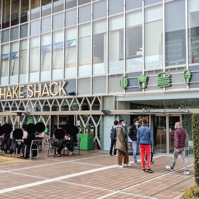 2021/03/07にスフレが投稿した、SHAKE SHACK 新宿サザンテラス店の外観の写真