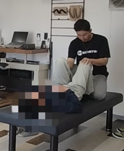 腰痛・膝痛専門～小波津式整体【紀の川市】整体家suuの下肢施術の写真