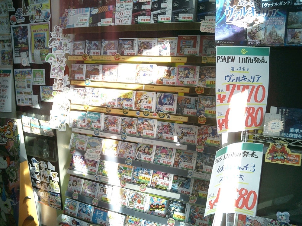 カメレオンクラブ筑摩店の中古ゲームソフト販売の写真