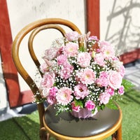 花国湘南台店のおすすめ！　一番人気　ピンクの笑顔のアレンジメントの写真