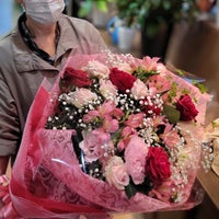 花国湘南台店の笑顔いっぱいのバラの花束の写真