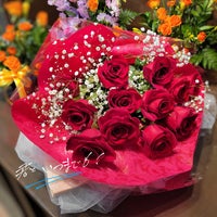 花国湘南台店の幸せいっぱい大輪赤バラの花束の写真
