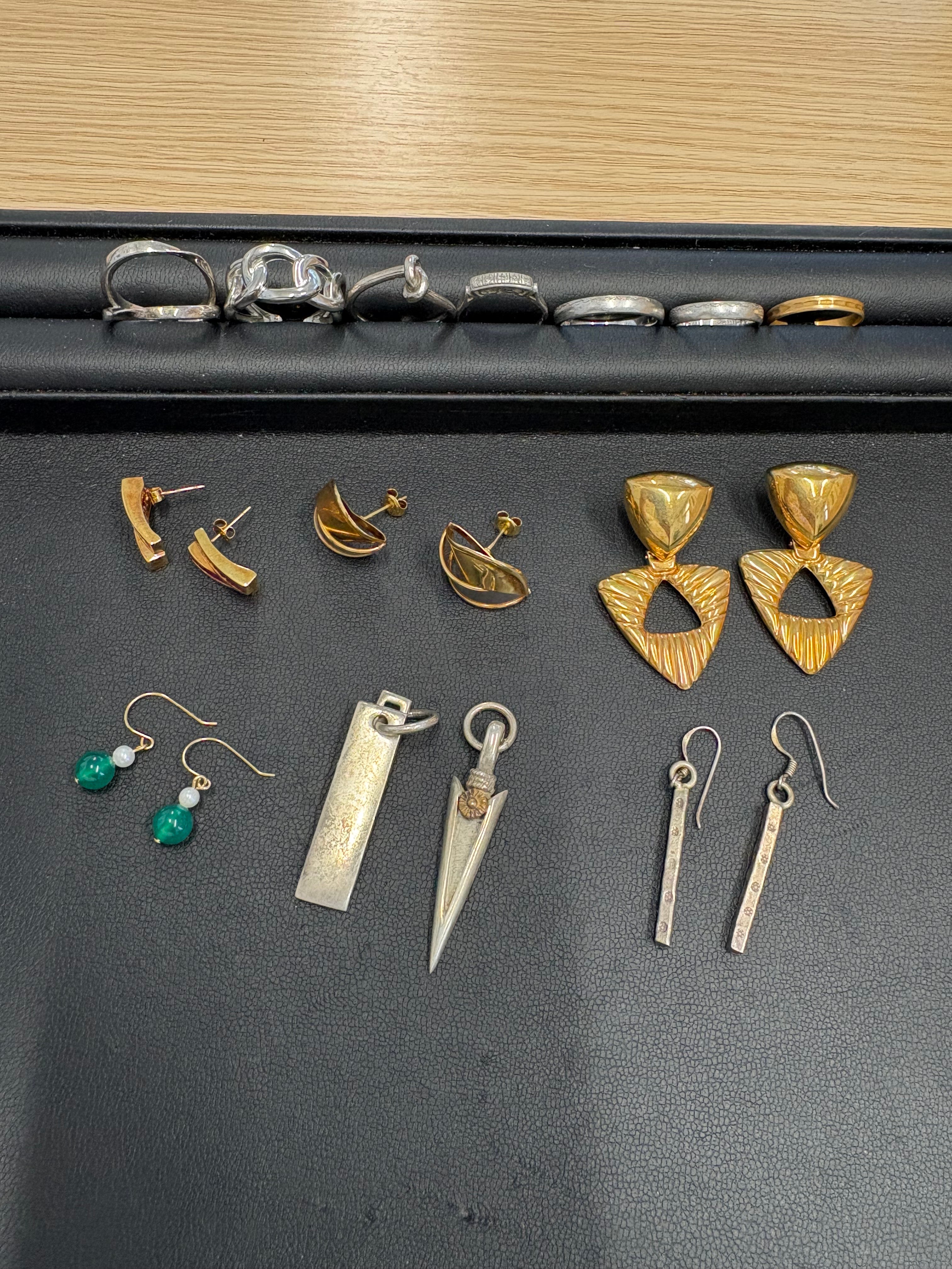 思い出のお品物を、急いで手放す必要はありませんの写真