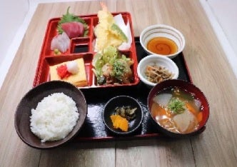 屋台居酒屋大阪満マルＪＲ野田店の満マル弁当の写真