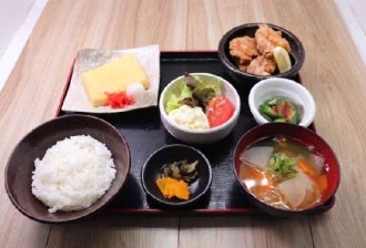 屋台居酒屋大阪満マルＪＲ野田店のだし巻き唐揚げセットの写真