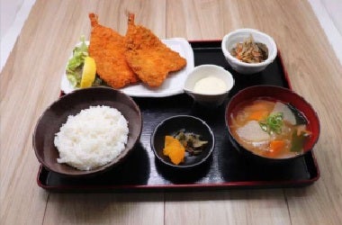 屋台居酒屋大阪満マルＪＲ野田店のアジフライ定食の写真