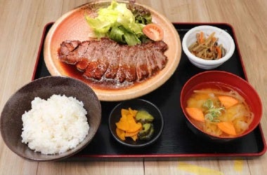 屋台居酒屋大阪満マルＪＲ野田店の牛ステーキ定食の写真