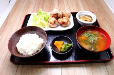 屋台居酒屋大阪満マルＪＲ野田店の唐揚げ定食の写真