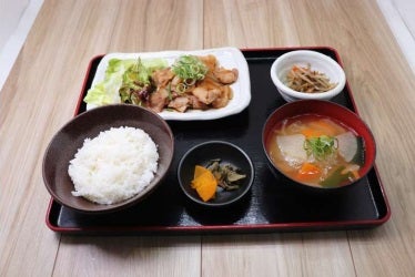 屋台居酒屋大阪満マルＪＲ野田店のしょうが焼き定食の写真