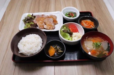 屋台居酒屋大阪満マルＪＲ野田店の豚ヒレステーキ定食の写真