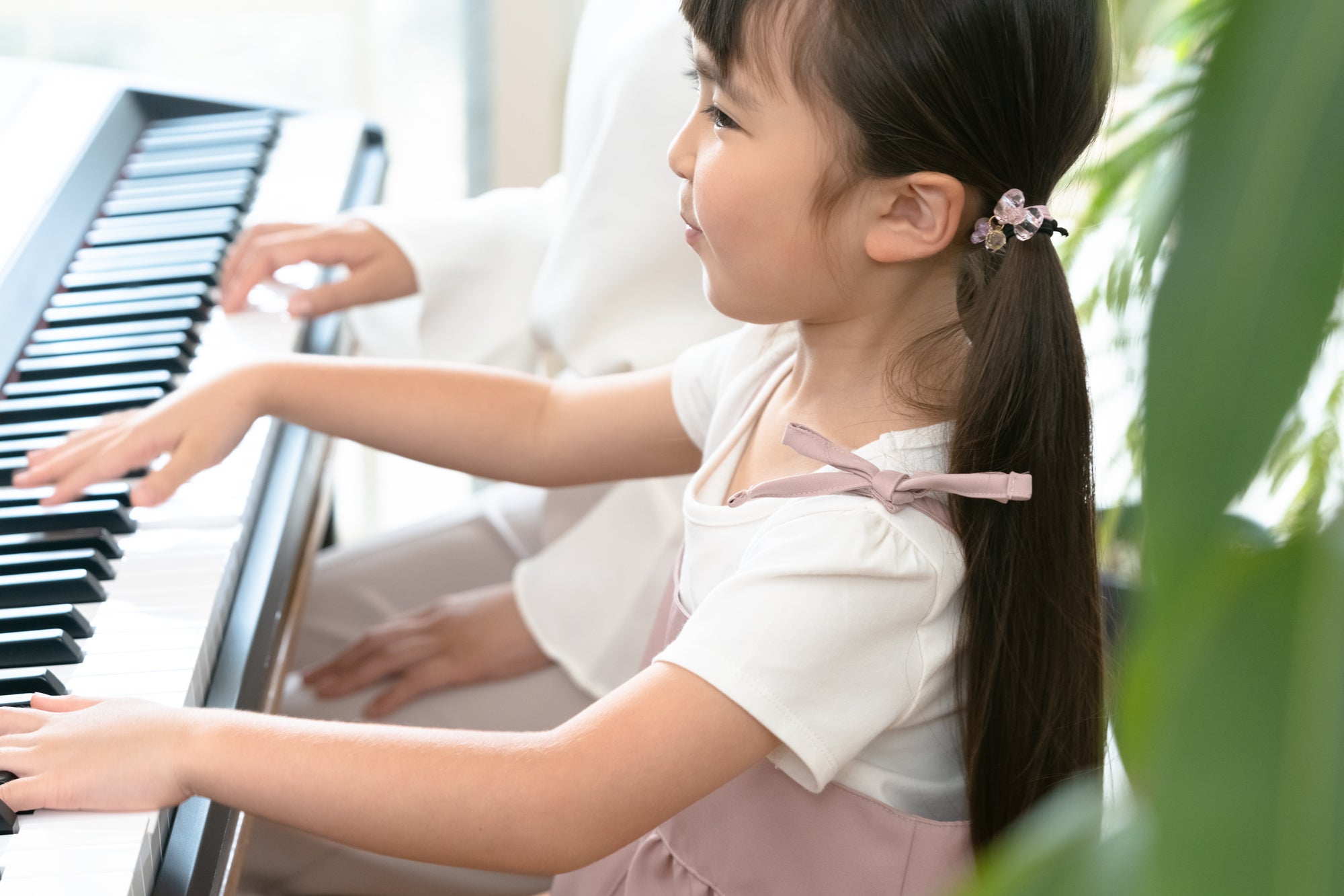 森の中の音楽教室の子供向けバイオリン・ピアノ初級の写真