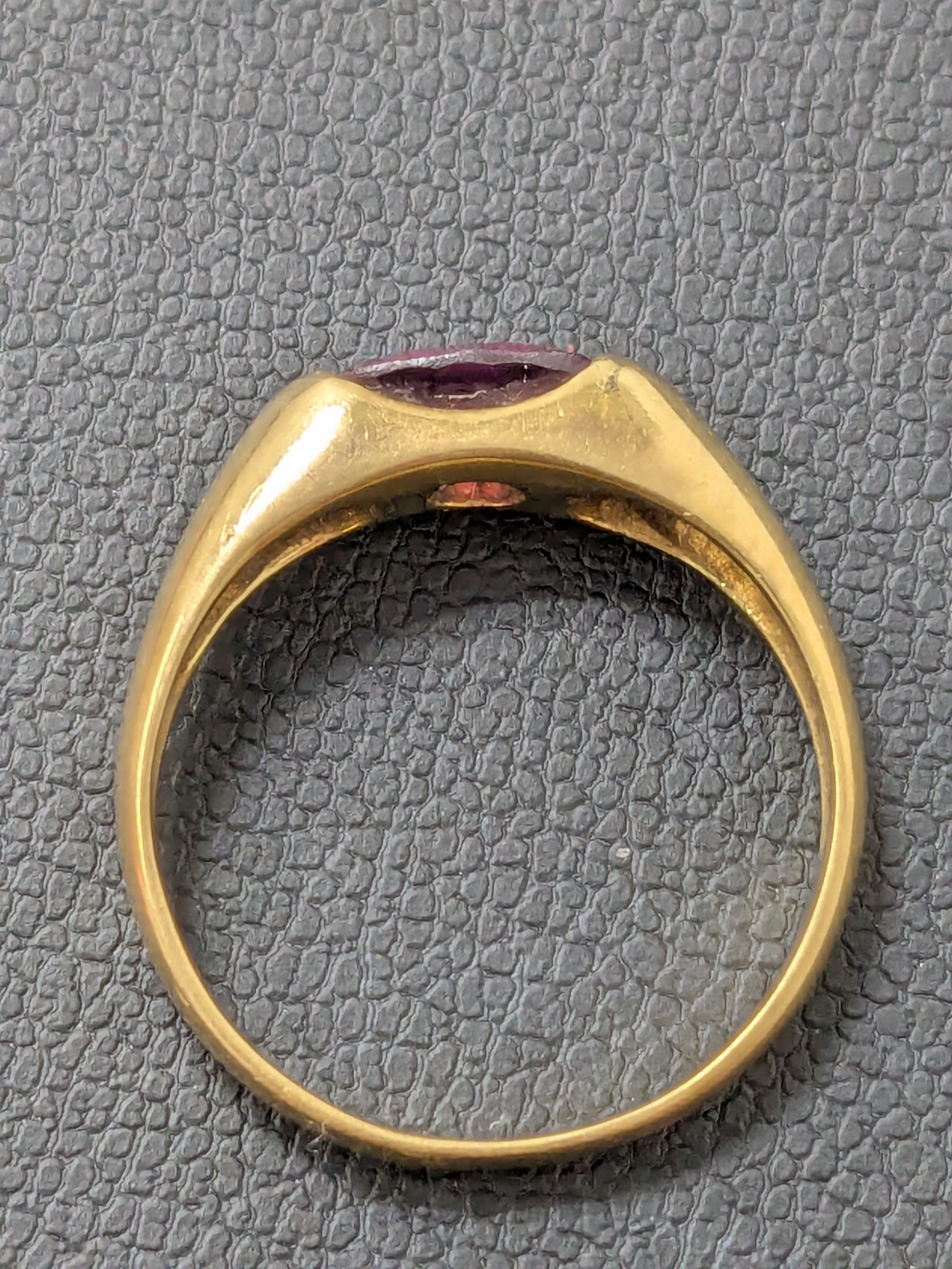 今回は、K18リングをお買取りさせていただきました。の写真