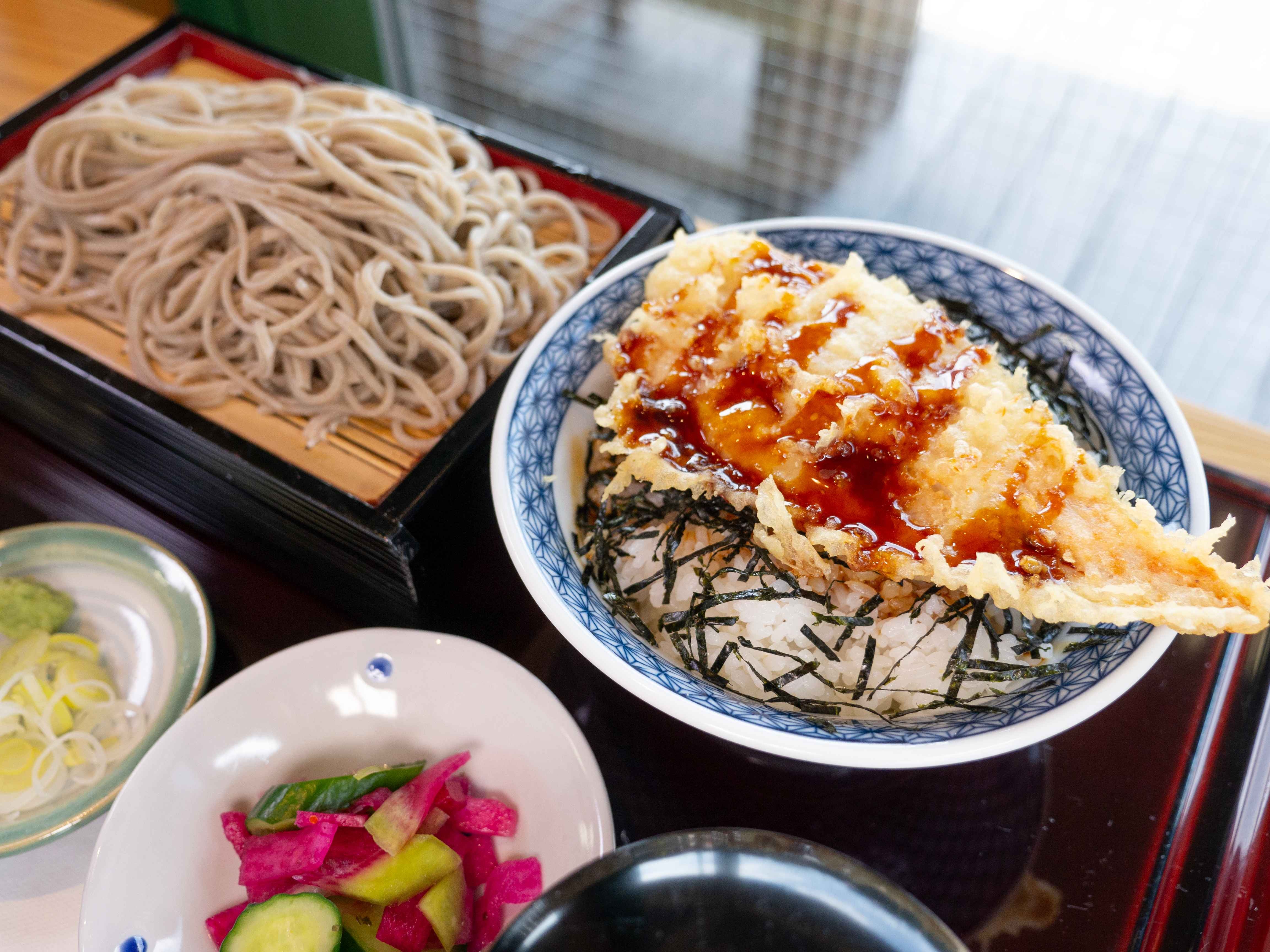 お食事処　いち膳のざるそばorかけそば＋ミニ鶏天丼の写真