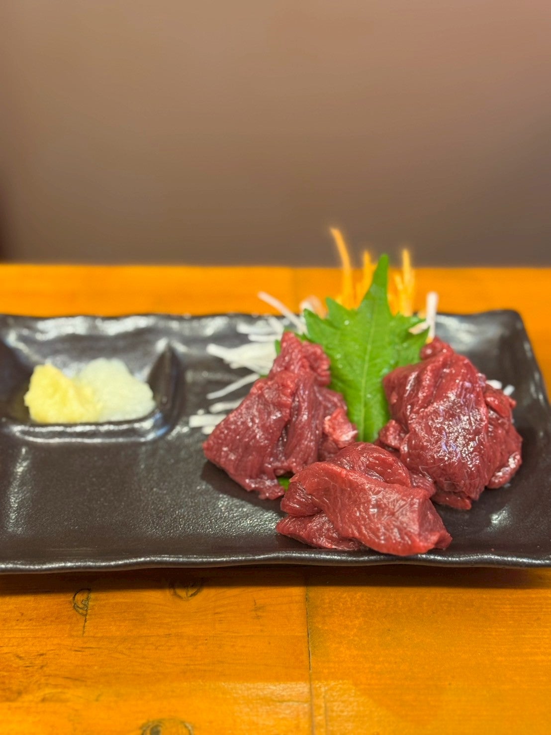 うま屋の馬刺し3点盛りの写真