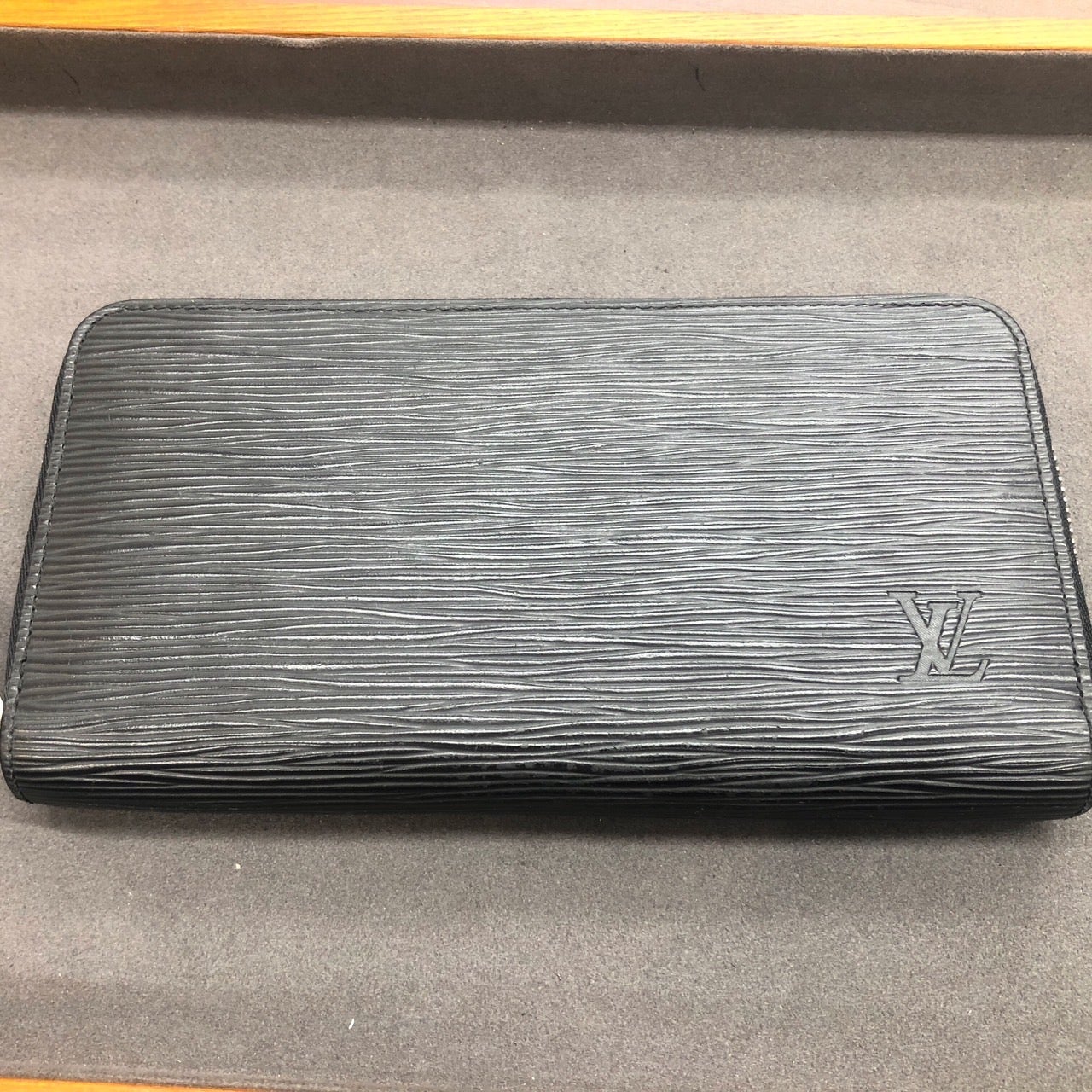 枚方市からお越しのお客様よりヴィトン エピ 財布をお買い取りさせて頂きました。の写真