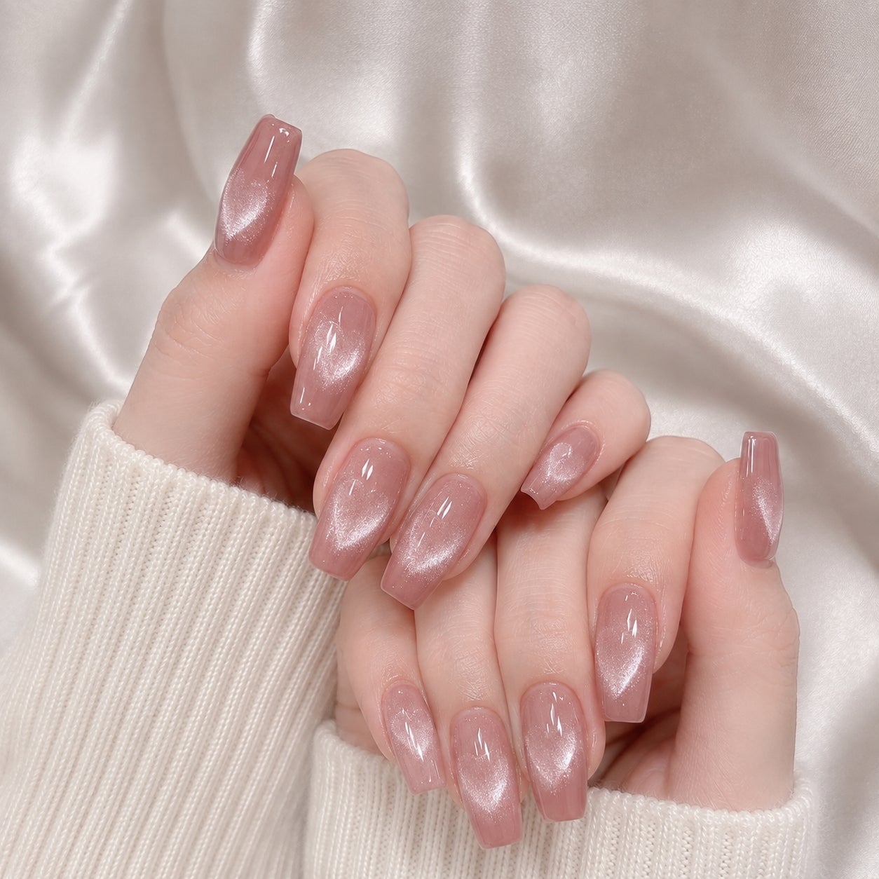 LOWANAILの【ハンド】ワンカラー、マグネット、韓国マグ《400円までのパーツ2個プレゼント》の写真