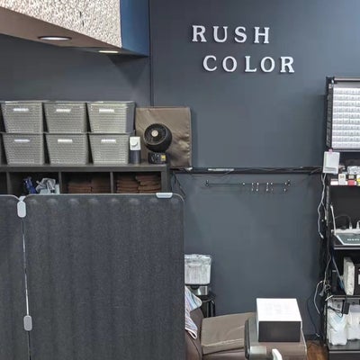 2021/10/28に毛染め専門サロン　RUSH　COLOR　ラッシュカラーが投稿した、店内の様子の写真