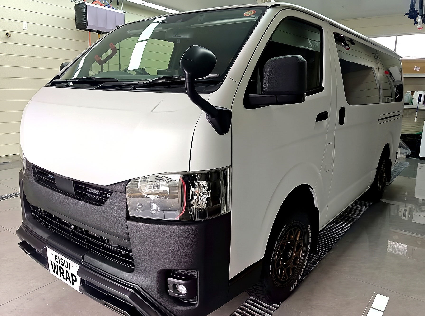 EISUI WRAPのハイエース 商用車フルラッピング(カラー変更)の写真