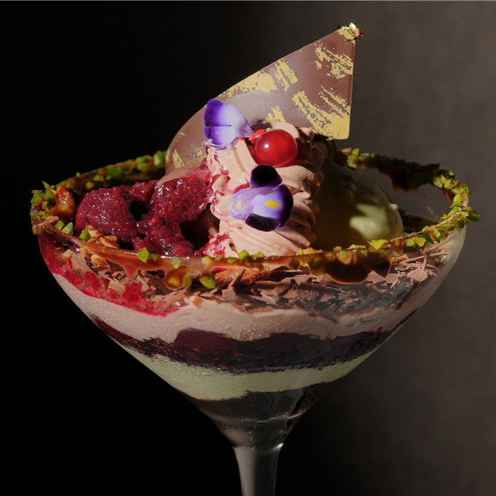 夜パフェBAR &VIGO 町田駅前店の千夜（チョコとピスタチオのパフェ）の写真