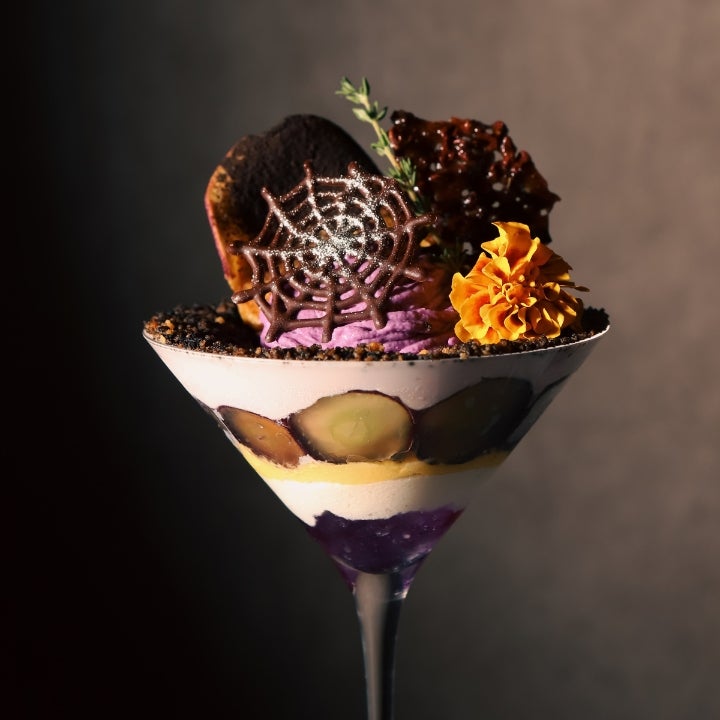 夜パフェBAR &VIGO 町田駅前店の月影（巨峰と紫芋のハロウィンパフェ）の写真
