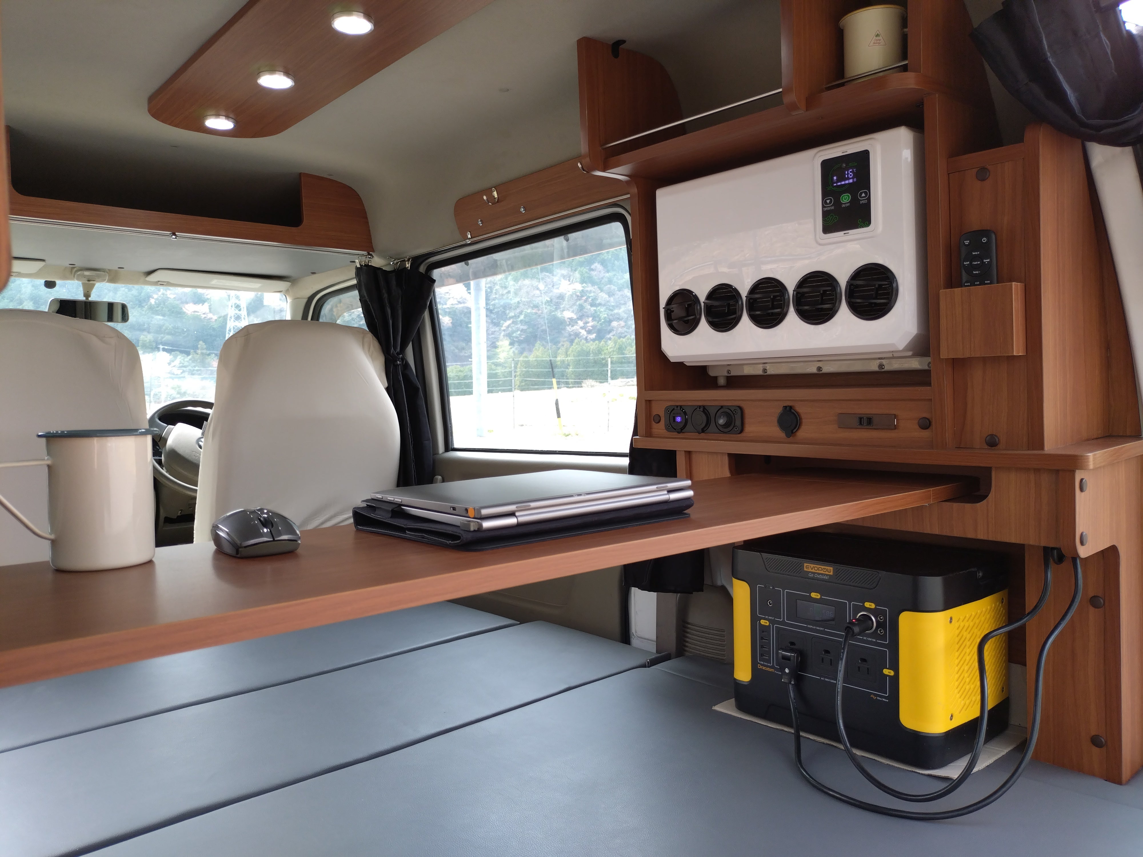 カーショップネオの【完全オーダーメイド】キャンピングカー仕様の車製作の写真