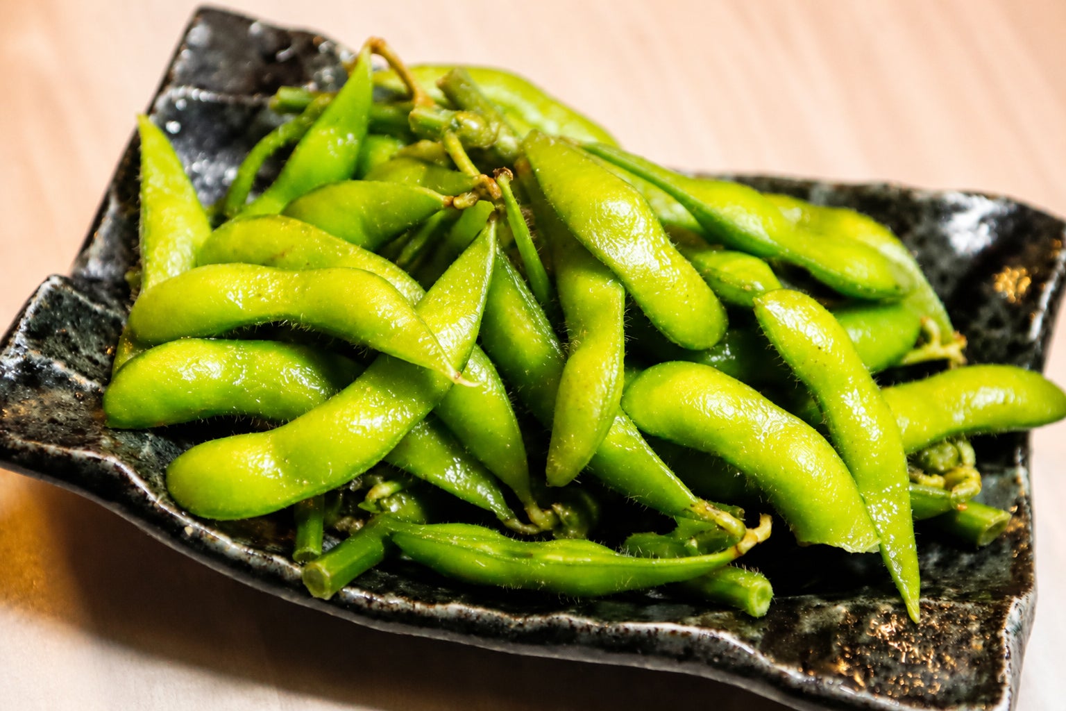 個室居酒屋 旬菜 横須賀中央東口店『 SYUNSAI』YOKOSUKAの塩茹で枝豆【Edamame】の写真