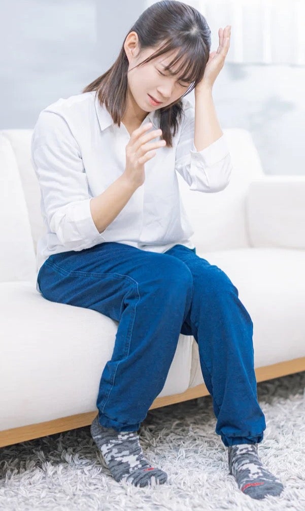 デスクワーク女性の肩こりと頭痛の原因とは？の写真