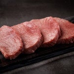 焼肉とみひさ茅場町店の極上タンの写真