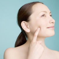 くすもと形成外科クリニック｜大阪市・眼瞼下垂・フェイスリフト・傷跡・しわ・たるみ・脂肪注入・美容外科の自己脂肪注入：深いほうれい線や頬・側頭部・眉上などのコケ（陥凹）の改善にの写真