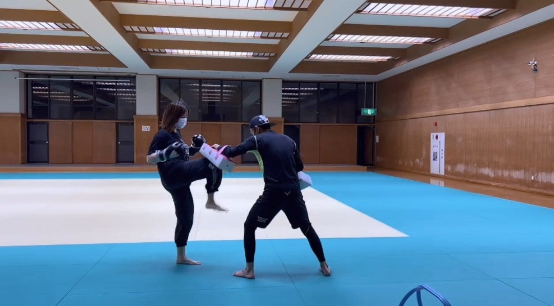 武塾会killerfitnessの女性向けキックボクシングの写真