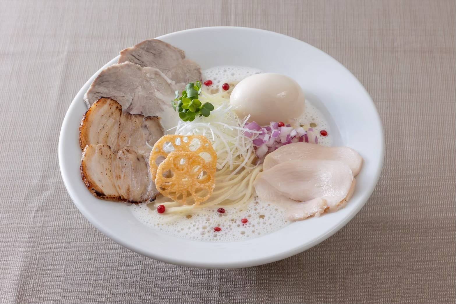 一龍ラーメンハウスの鶏白湯一龍スペシャルの写真