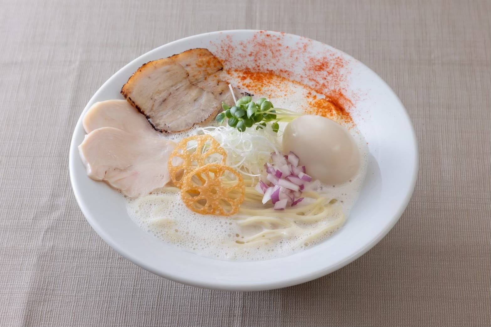 一龍ラーメンハウスの鶏白湯チャーシューメンの写真