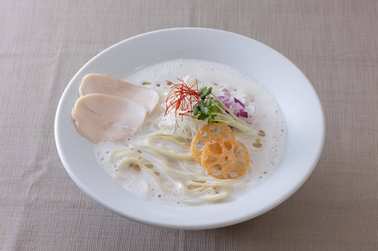 一龍ラーメンハウスの鶏白湯ラーメンの写真