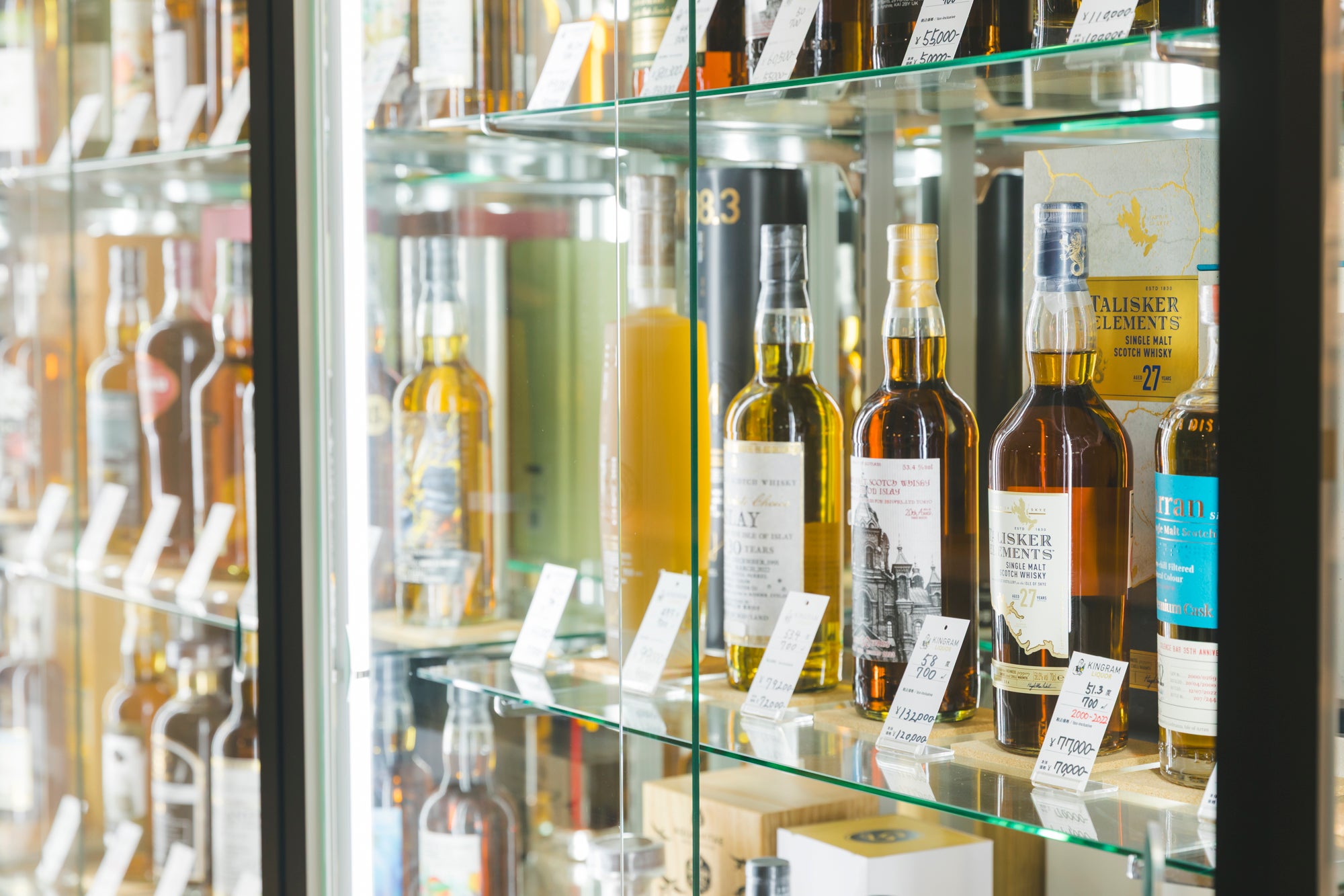 キングラムリカー 神戸三宮タワー館の酒販売の写真