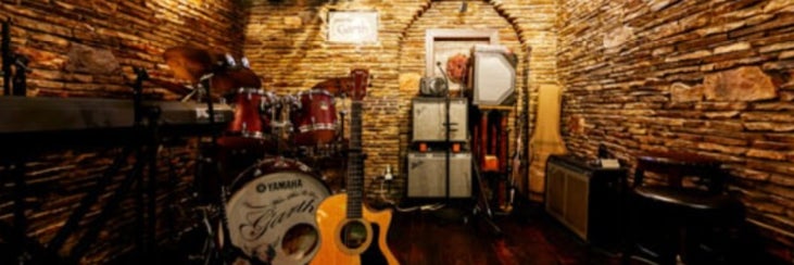 Music Live & Bar Garth
