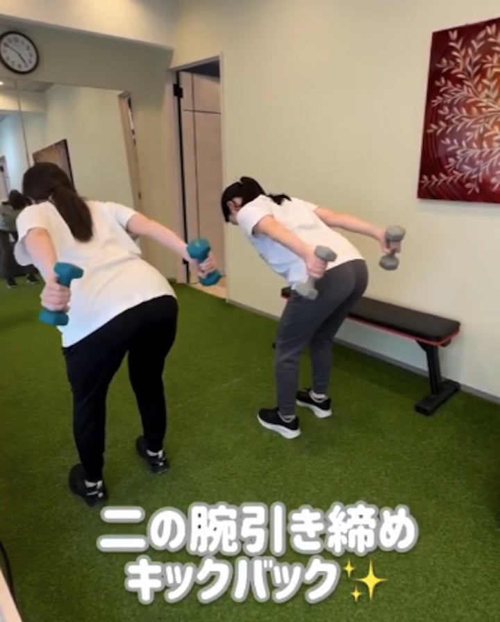 二の腕が痩せない人必見！即効引き締めトレーニングの写真