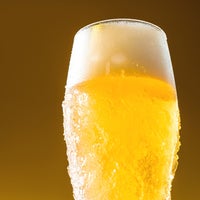串焼き　一心のビールの写真