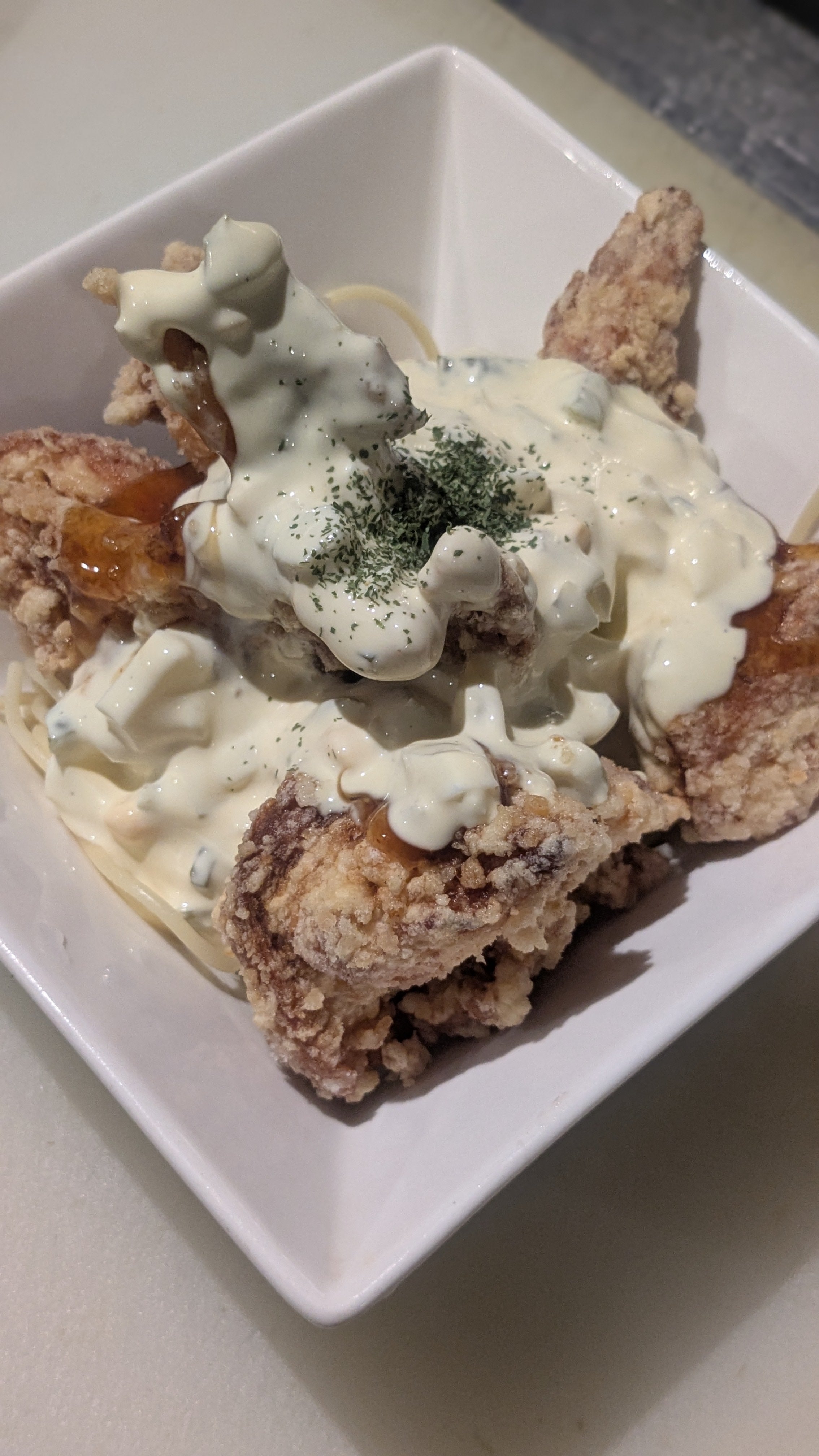 ひがこDINING彩りのチキン南蛮の写真