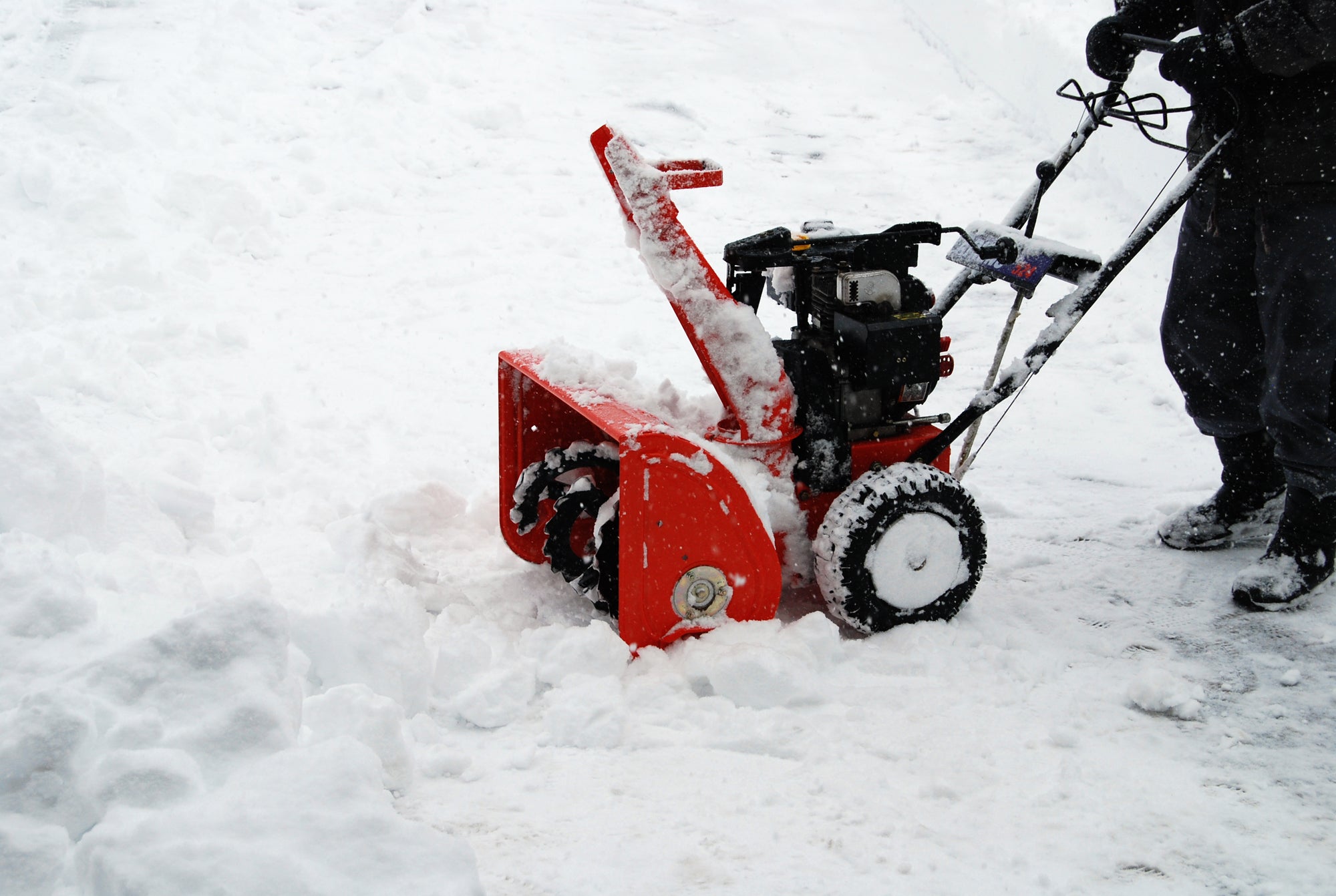 REVOXの除雪機・バイクなどの屋内お預かりの写真