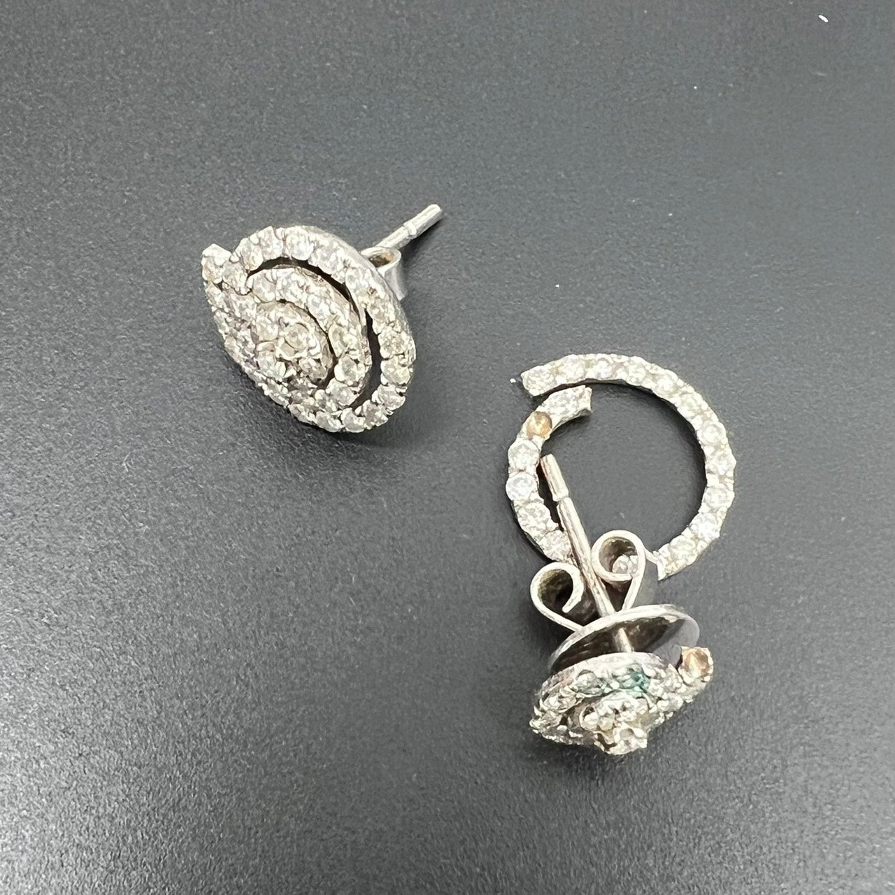 刻印がないアクセサリーも無料で成分分析いたしますの写真