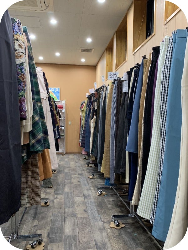 SDGsなお店 Mottainaiの女性用ボトムスの写真