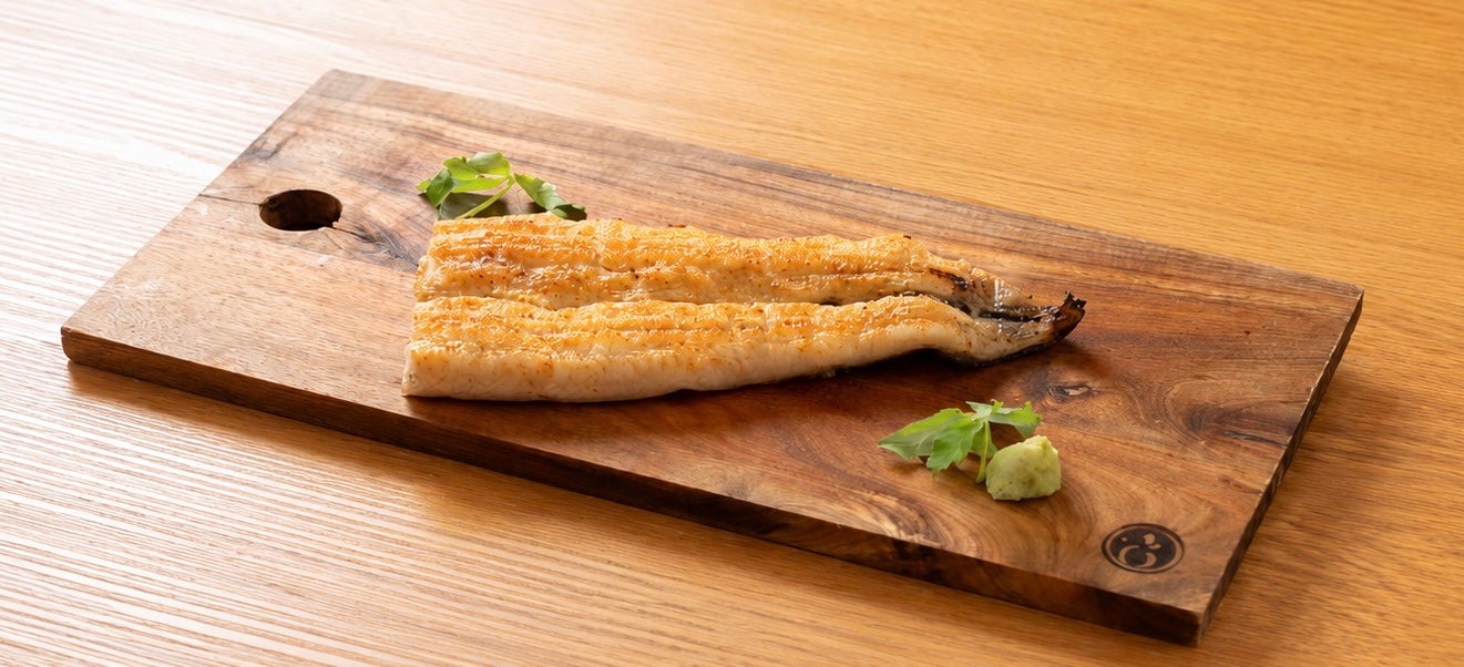 炭焼うなぎ茶屋 旅する象のうなぎの白焼き 【1人前】-Grilled eel SHIRAYAKI (half size)-の写真