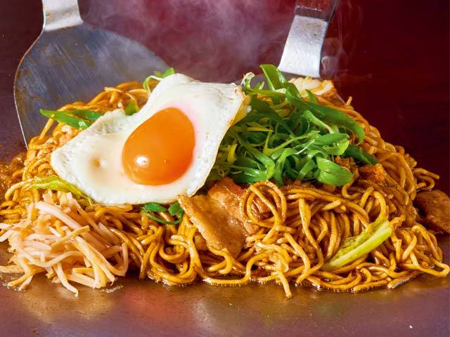 居酒屋　のびしろ食堂の鉄板ソース焼きそばの写真