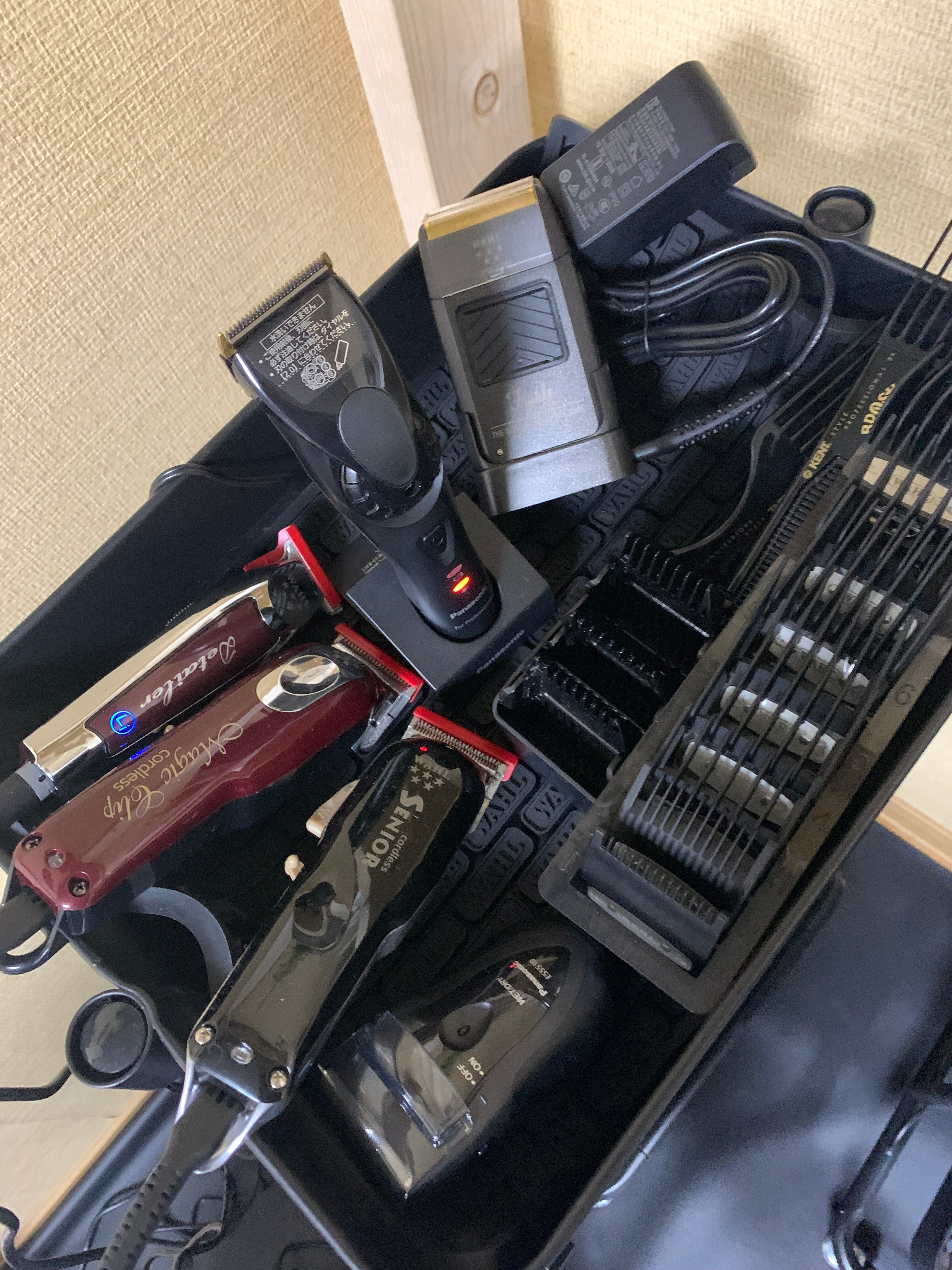 HAIR SALON     一　公　堂
