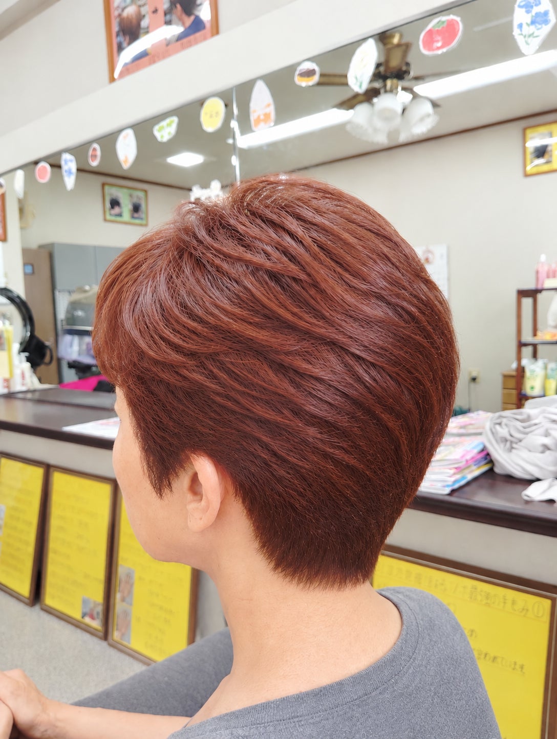 60代女性の髪のお悩みを解消！ノンジアミンカラー＆骨格補正ショートヘアカットの写真