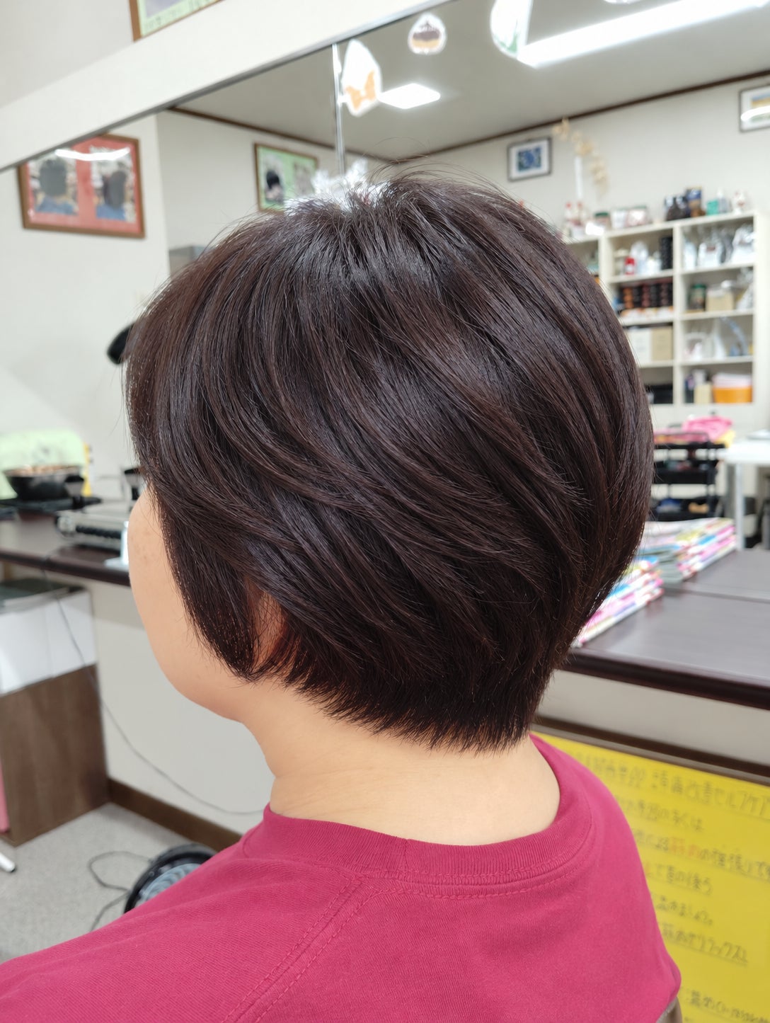 【50代髪悩み解決】ハチ張り・絶壁・細毛を克服！シミない白髪染めで魅せるふんわりショートの写真