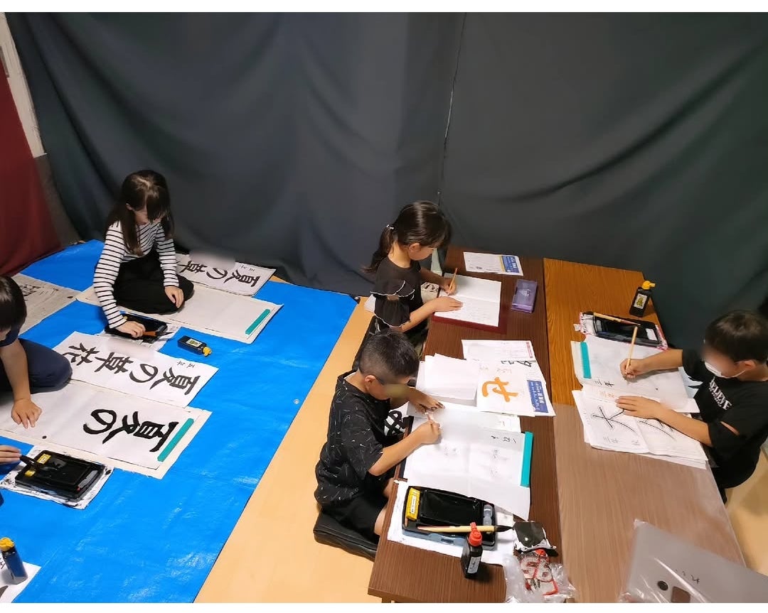 馨香習字教室の園児、小学生、中学生コースの写真