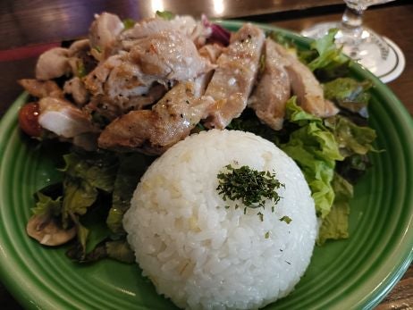 ブラッセルズ 神楽坂店の低糖質グリル鶏もも肉の写真