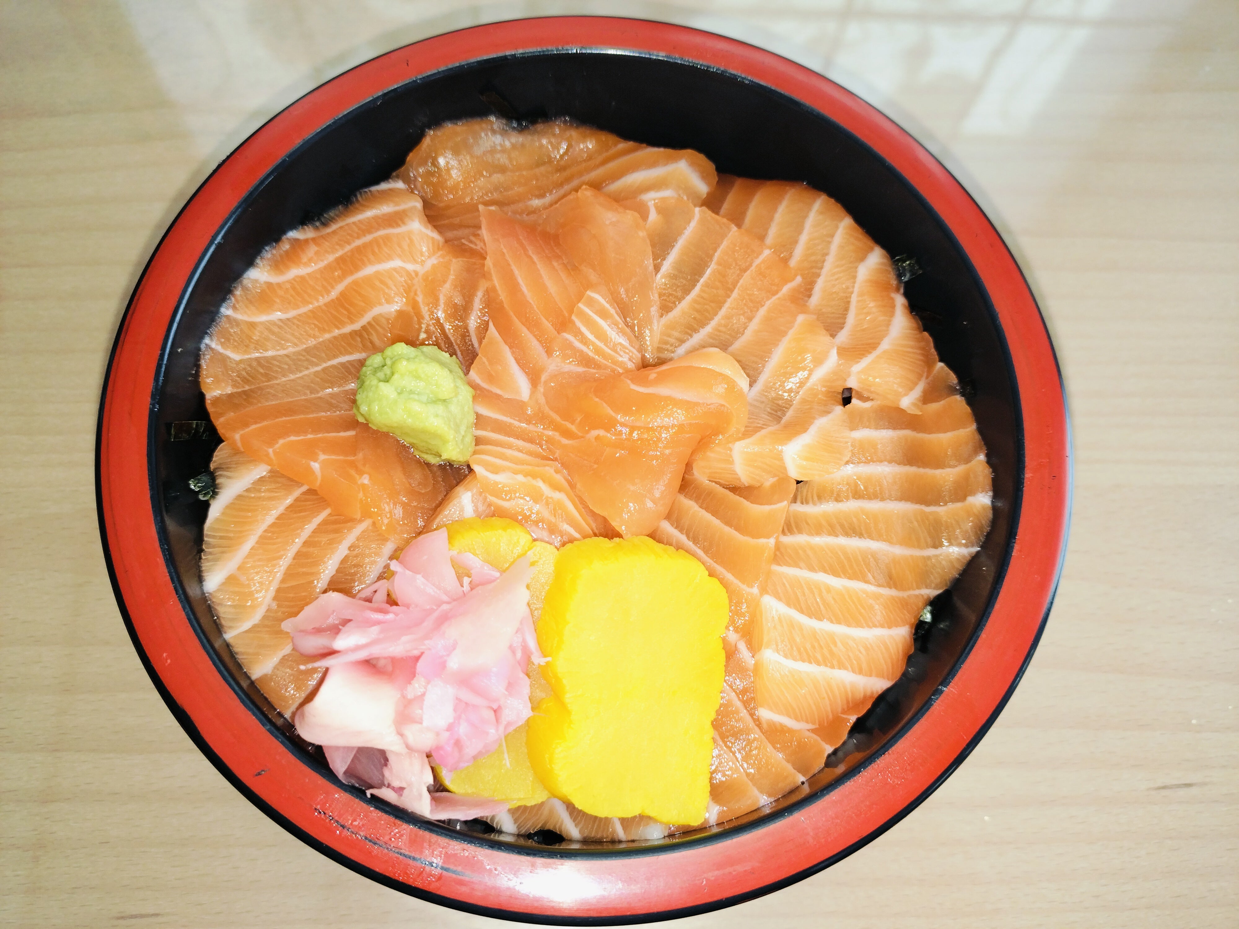 竹寿司のサーモン丼の写真